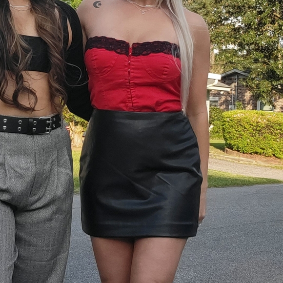 Red Corset with Black lace - Picture 1 of 4